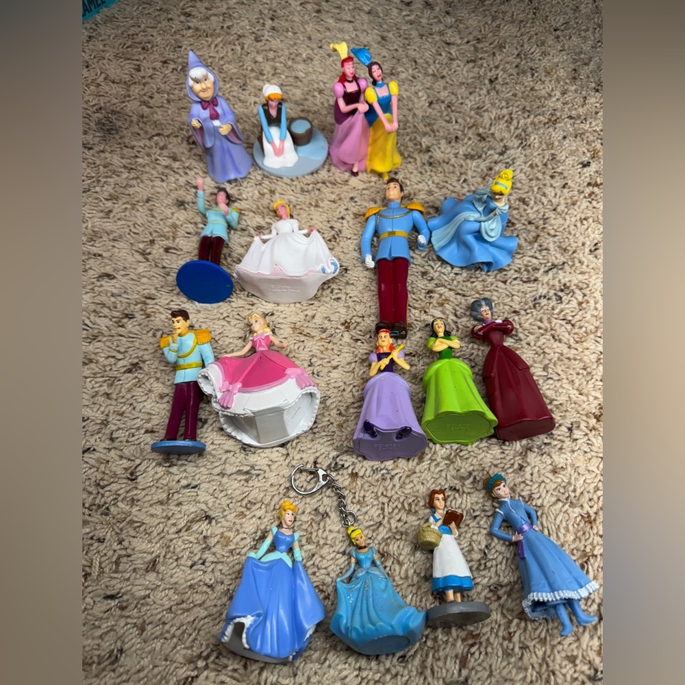 Disney  Cinderella and Prince Charming Figures Set of 16 toys cake toppers